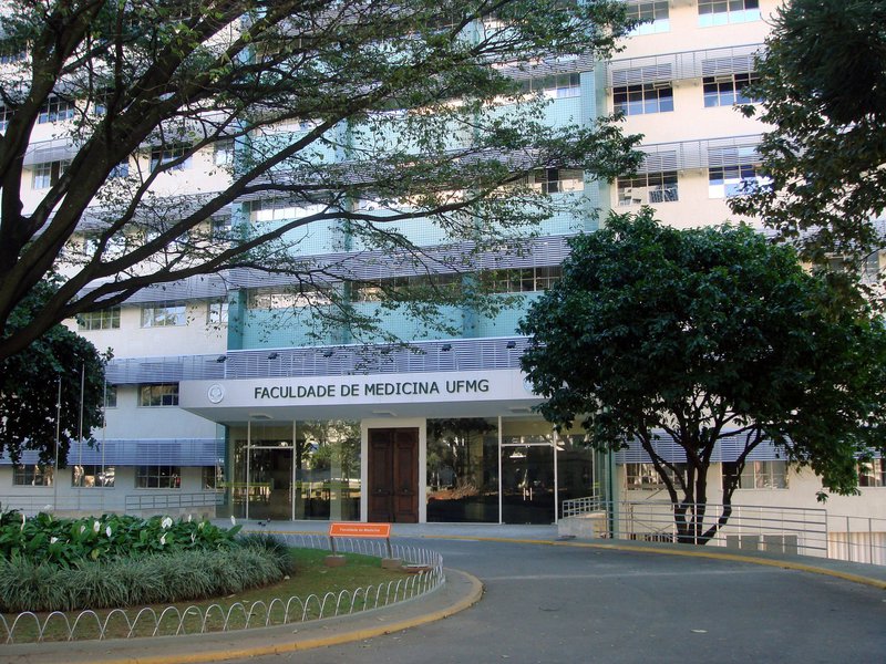 Um dos melhores do País, o curso de medicina da Universidade Federal de Minas Gerais (UFMG) está recebendo dezenas de brancos fazendo uso fraudulento do sistema de cotas da instituição, criado em 2009; queixa parte de alunos e é endossada pelo movimento negro e pelas entidades estudantis (Foto: Aquiles Lins) Um dos melhores do País, o curso de medicina da Universidade Federal de Minas Gerais (UFMG) está recebendo dezenas de brancos fazendo uso fraudulento do sistema de cotas da instituição, criado em 2009; queixa parte de alunos e é endossada pelo movimento negro e pelas entidades estudantis