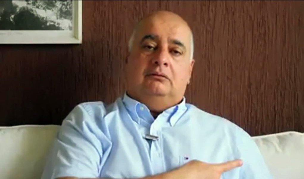 O ex-presidente do Departamento de Transportes Rodoviários do Rio de Janeiro (Detro), Rogério Onofre, que era considerado foragido da justiça pois não havia sido localizado pela polícia após ser alvo de um novo mandado de prisão expedido pelo juiz Marcelo Bretas, da 7ª Vara Criminal do Rio, se entregou no final da manhã deste sábado (26), na sede da Polícia Federal do Rio; ele foi levado para o presídio em Benfica, Zona Norte do Rio, onde chegou ao local por volta das 13h; Onofre foi preso em julho na Operação Ponto Final, acusado pelo Ministério Público Federal (MPF) de receber R$ 44 milhões em propina no esquema de corrupção no setor de transporte do estado (Foto: Voney Malta) O ex-presidente do Departamento de Transportes Rodoviários do Rio de Janeiro (Detro), Rogério Onofre, que era considerado foragido da justiça pois não havia sido localizado pela polícia após ser alvo de um novo mandado de prisão expedido pelo juiz Marcelo Bretas, da 7ª Vara Criminal do Rio, se entregou no final da manhã deste sábado (26), na sede da Polícia Federal do Rio; ele foi levado para o presídio em Benfica, Zona Norte do Rio, onde chegou ao local por volta das 13h; Onofre foi preso em julho na Operação Ponto Final, acusado pelo Ministério Público Federal (MPF) de receber R$ 44 milhões em propina no esquema de corrupção no setor de transporte do estado