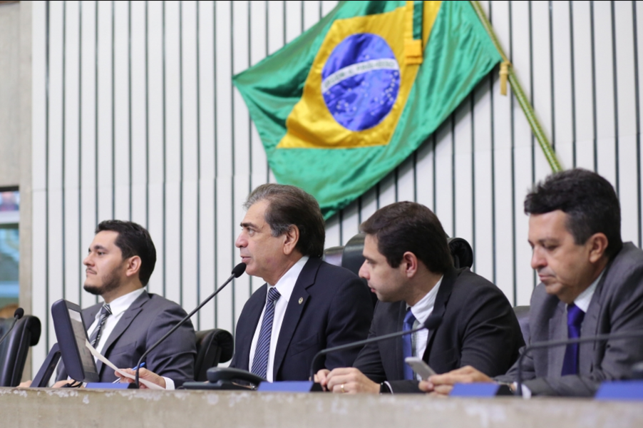 Os deputados Agenor Ribeiro (PSDC) e Nizo Costa (PMB) tomaram posse como suplentes nesta terça (3), na Assembleia Legislativa. Eles assumiram o lugar, respectivamente, dos deputados Julinho (PDT) e Tomaz Holanda (PMDB), que se afastaram em licença por 120 dias (Foto: Rodrigo Rocha) Os deputados Agenor Ribeiro (PSDC) e Nizo Costa (PMB) tomaram posse como suplentes nesta terça (3), na Assembleia Legislativa. Eles assumiram o lugar, respectivamente, dos deputados Julinho (PDT) e Tomaz Holanda (PMDB), que se afastaram em licença por 120 dias