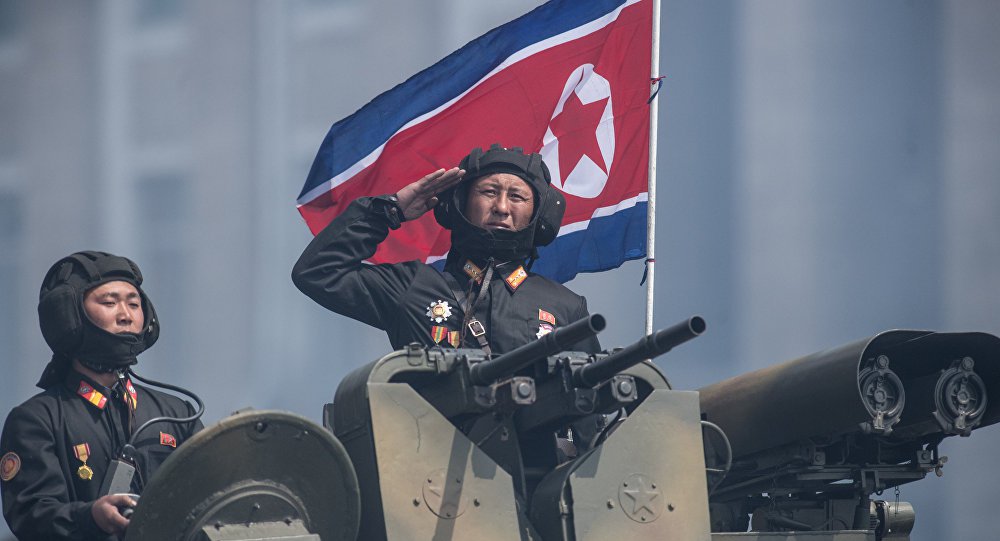 Diário oficial norte-coreano comunicou sobre as intenções de Pyongyang durante as celebrações do Dia Nacional da Marinha; Pyongyang está preparada para "afundar os EUA" caso a Coreia do Norte seja invadida pelos norte-americanos, comunicou o periódico oficial norte-coreano Rodong Sinmun durante as celebrações do Dia Nacional da Marinha; "As forças navais invencíveis estão unidas no sentimento de que sepultarão a totalidade dos EUA debaixo de água se os EUA trouxerem a nuvem da guerra e agressão para esta terra", indicou o diário oficial do Partido dos Trabalhadores da Coreia do Norte, citado pela Yonhap (Foto: Aquiles Lins) Diário oficial norte-coreano comunicou sobre as intenções de Pyongyang durante as celebrações do Dia Nacional da Marinha; Pyongyang está preparada para "afundar os EUA" caso a Coreia do Norte seja invadida pelos norte-americanos, comunicou o periódico oficial norte-coreano Rodong Sinmun durante as celebrações do Dia Nacional da Marinha; "As forças navais invencíveis estão unidas no sentimento de que sepultarão a totalidade dos EUA debaixo de água se os EUA trouxerem a nuvem da guerra e agressão para esta terra", indicou o diário oficial do Partido dos Trabalhadores da Coreia do Norte, citado pela Yonhap