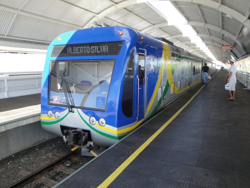 O governo do Piauí está investindo cerca de R$ 650 milhões em obras em Teresina, sendo a maior delas, por conta das intervenções, a do Metrô de Teresina, que terá investimentos da ordem de R$ 448 milhões, dos quais, R$ 228 já estão assegurados; também há investimentos no Rodoanel, de cerca de R$ 131 milhões, cujas obras já ultrapassaram os 97% de execução; outra situação é o projeto de pavimentação de ruas e bairros da capital que segue a todo vapor, entre outras ações (Foto: Voney Malta) O governo do Piauí está investindo cerca de R$ 650 milhões em obras em Teresina, sendo a maior delas, por conta das intervenções, a do Metrô de Teresina, que terá investimentos da ordem de R$ 448 milhões, dos quais, R$ 228 já estão assegurados; também há investimentos no Rodoanel, de cerca de R$ 131 milhões, cujas obras já ultrapassaram os 97% de execução; outra situação é o projeto de pavimentação de ruas e bairros da capital que segue a todo vapor, entre outras ações