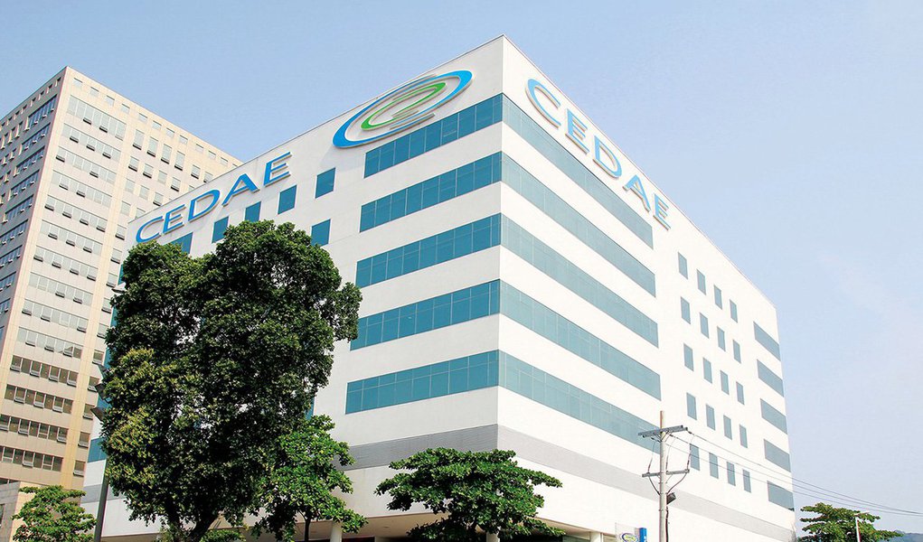 A juíza Maria da Penha Nobre Mauro, da 5ª Vara Empresarial do TJ-RJ, condenou a Companhia Estadual de Águas e Esgotos (Cedae) ao pagamento de indenização por dano moral coletivo, no valor de R$ 500 mil, pelo rompimento de uma das adutoras da concessionária, provocando a morte da menina Isabela Severo da Silva, de apenas 3 anos, em julho de 2013, na Estrada do Mendanha, perto do número 4.550, em Campo Grande, Zona Oeste do Rio (Foto: Leonardo Lucena) A juíza Maria da Penha Nobre Mauro, da 5ª Vara Empresarial do TJ-RJ, condenou a Companhia Estadual de Águas e Esgotos (Cedae) ao pagamento de indenização por dano moral coletivo, no valor de R$ 500 mil, pelo rompimento de uma das adutoras da concessionária, provocando a morte da menina Isabela Severo da Silva, de apenas 3 anos, em julho de 2013, na Estrada do Mendanha, perto do número 4.550, em Campo Grande, Zona Oeste do Rio