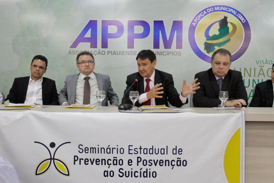 O governador Wellington Dias lançou na Associação Piauiense dos Municípios (APPM), o Plano Estadual de Prevenção ao Suicídio; o plano consiste em um conjunto de medidas que devem ser tomadas por diversas instâncias governamentais, municípios e sociedade civil para que se possa controlar o suicídio e conscientizar as pessoas sobre a importância do cuidado com a saúde mental; segundo o governador, debater o tema e agir de forma preventiva é necessário (Foto: Leonardo Lucena) O governador Wellington Dias lançou na Associação Piauiense dos Municípios (APPM), o Plano Estadual de Prevenção ao Suicídio; o plano consiste em um conjunto de medidas que devem ser tomadas por diversas instâncias governamentais, municípios e sociedade civil para que se possa controlar o suicídio e conscientizar as pessoas sobre a importância do cuidado com a saúde mental; segundo o governador, debater o tema e agir de forma preventiva é necessário