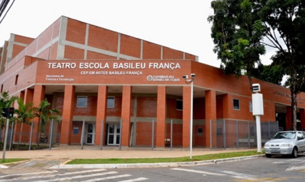 Com o funcionamento comprometido desde sexta-feira (22), o Instituto Tecnológico de Goiás em Artes Basileu França deve retomar as atividades normalmente até segunda-feira (2/10); em entrevista exclusiva ao jornal A Redação, o secretário de Desenvolvimento, Francisco Pontes, informou que a pasta já está elaborando contratos emergenciais de professores; paralisação foi consequência de liminar da Justiça, que atendeu a ação do Ministério Público de Goiás (MP-GO) e suspendeu o contrato firmado em abril entre o Governo de Goiás e a Organização Social Centro de Gestão em Educação Continuada (Cegecon) (Foto: José Barbacena) Com o funcionamento comprometido desde sexta-feira (22), o Instituto Tecnológico de Goiás em Artes Basileu França deve retomar as atividades normalmente até segunda-feira (2/10); em entrevista exclusiva ao jornal A Redação, o secretário de Desenvolvimento, Francisco Pontes, informou que a pasta já está elaborando contratos emergenciais de professores; paralisação foi consequência de liminar da Justiça, que atendeu a ação do Ministério Público de Goiás (MP-GO) e suspendeu o contrato firmado em abril entre o Governo de Goiás e a Organização Social Centro de Gestão em Educação Continuada (Cegecon)