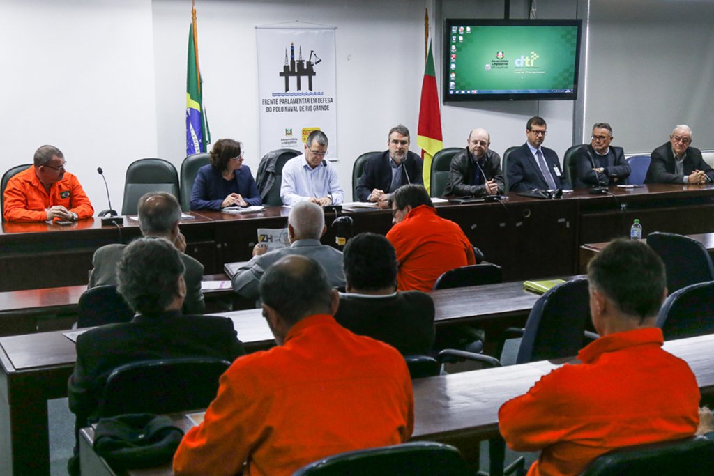 28/08/2017 - PORTO ALEGRE, RS - A Frente em Defesa do Polo Naval de Rio Grande e a Frente em Defesa da Indústria Naval Brasileira realizaram audiência pública para debater o sucateamento do Pólo Naval de Rio Grande. Foto: Maia Rubim/Sul21 (Foto: Leonardo Lucena) 28/08/2017 - PORTO ALEGRE, RS - A Frente em Defesa do Polo Naval de Rio Grande e a Frente em Defesa da Indústria Naval Brasileira realizaram audiência pública para debater o sucateamento do Pólo Naval de Rio Grande. Foto: Maia Rubim/Sul21