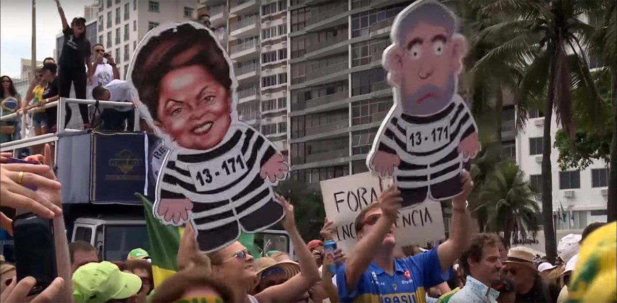 O documentário das jornalistas francesas Frédérique Zingaro e Mathilde Bonnassieux chamado "Brésil – Le Grand Bond en Arrière" (Brasil – O Grande Passo para Trás, tradução livre) retrata as consequências do impeachment de Dilma Rousseff para a sociedade brasileira e a tomada de poder por uma classe política dedicada a seus próprios interesses e conservadora; filme foi exibido no sábado (30), dentro da programação do Festival Biarritz América Latina 2017 e apresenta um Brasil em frangalhos, polarizado, desmoralizado, exausto e observa como a destituição de uma presidente "eleita democraticamente" pode se efetivar tão rápida e facilmente (Foto: Aquiles Lins) O documentário das jornalistas francesas Frédérique Zingaro e Mathilde Bonnassieux chamado "Brésil – Le Grand Bond en Arrière" (Brasil – O Grande Passo para Trás, tradução livre) retrata as consequências do impeachment de Dilma Rousseff para a sociedade brasileira e a tomada de poder por uma classe política dedicada a seus próprios interesses e conservadora; filme foi exibido no sábado (30), dentro da programação do Festival Biarritz América Latina 2017 e apresenta um Brasil em frangalhos, polarizado, desmoralizado, exausto e observa como a destituição de uma presidente "eleita democraticamente" pode se efetivar tão rápida e facilmente