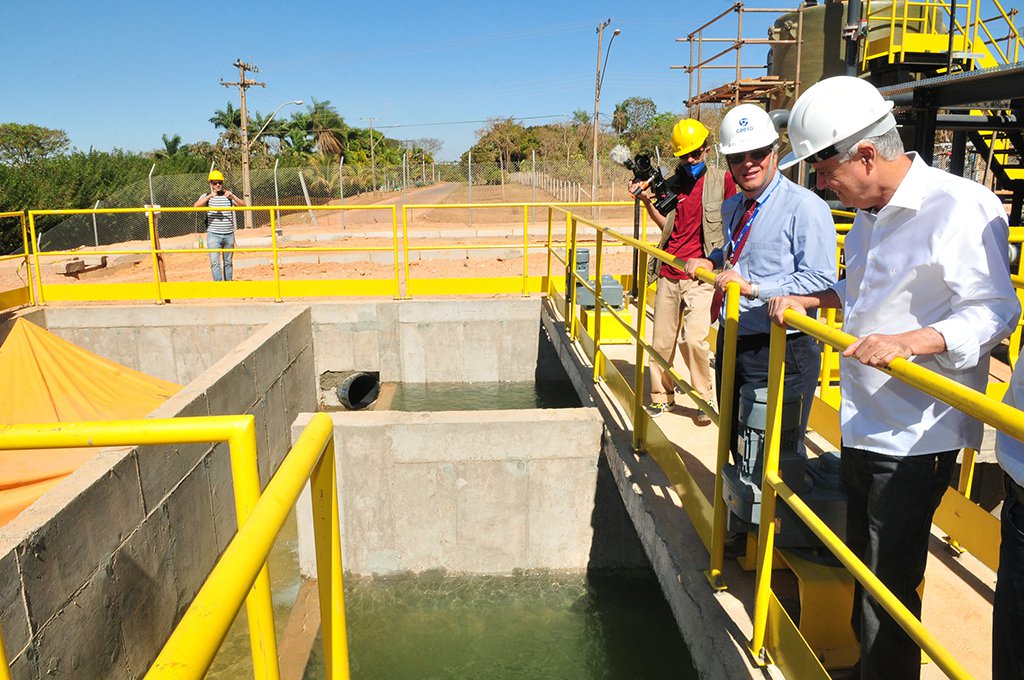 A Companhia de Saneamento do Distrito Federal (Caesb) começou a fazer testes de captação no Subsistema Produtor do Lago Norte para acelerar ainda mais os trabalhos e começar a operação como previsto; o investimento ficou em R$ 42 milhões, 15% abaixo do inicialmente estimado — R$ 49,4 milhões; o Ministério da Integração Nacional liberou R$ 55 milhões para as obras, a diferença volta para a pasta federal (Foto: Leonardo Lucena) A Companhia de Saneamento do Distrito Federal (Caesb) começou a fazer testes de captação no Subsistema Produtor do Lago Norte para acelerar ainda mais os trabalhos e começar a operação como previsto; o investimento ficou em R$ 42 milhões, 15% abaixo do inicialmente estimado — R$ 49,4 milhões; o Ministério da Integração Nacional liberou R$ 55 milhões para as obras, a diferença volta para a pasta federal