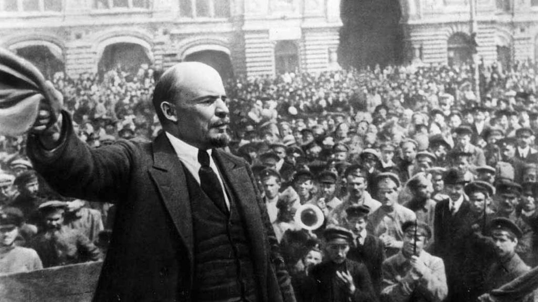 Já se passaram cem anos, e o mundo mudou muito nesse tempo. Do ponto de vista tecnológico parece uma eternidade! Mas será que mudou tanto assim naqueles aspectos contra os quais se fez a Revolução Russa, em Outubro de 1917? (Foto: Val Carvalho) Já se passaram cem anos, e o mundo mudou muito nesse tempo. Do ponto de vista tecnológico parece uma eternidade! Mas será que mudou tanto assim naqueles aspectos contra os quais se fez a Revolução Russa, em Outubro de 1917?
