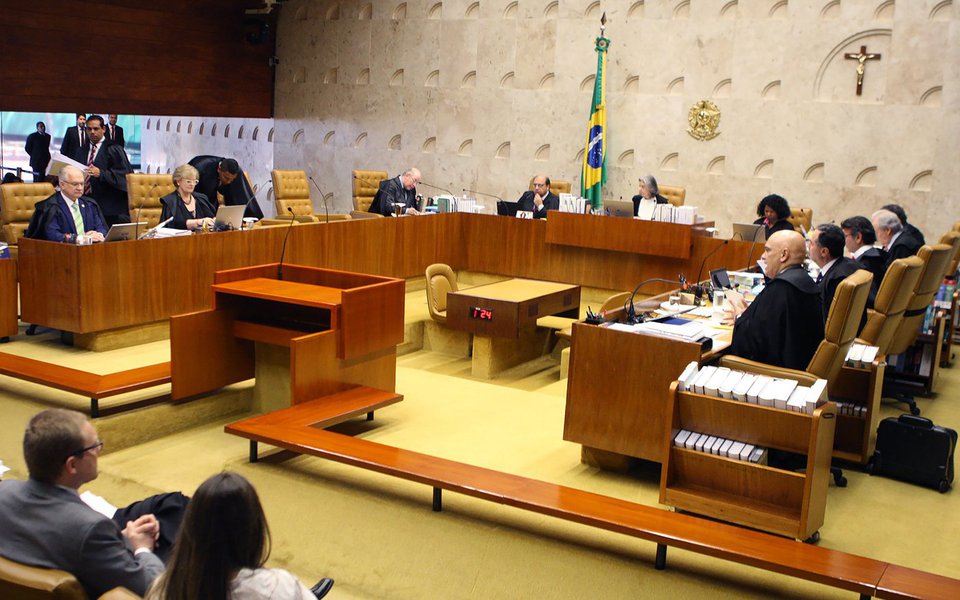Pagamentos de palestras feitas por ministros dos tribunais superiores continuam não sendo divulgados, apesar do Conselho Nacional de Justiça(CNJ), ter baixado uma portaria que orienta que eventos do tipo sejam de conhecimento público; porém, como o CNJ não determinou que os valores das palestras fossem tornados públicos, os ministros não tonam público o valor cobrado; participação de ministros de tribunais superiores em palestras pagas foi autorizada pelo CNJ em 2016, assinada pelo então presidente Ricardo Lewandowski (Foto: Paulo Emílio) Pagamentos de palestras feitas por ministros dos tribunais superiores continuam não sendo divulgados, apesar do Conselho Nacional de Justiça(CNJ), ter baixado uma portaria que orienta que eventos do tipo sejam de conhecimento público; porém, como o CNJ não determinou que os valores das palestras fossem tornados públicos, os ministros não tonam público o valor cobrado; participação de ministros de tribunais superiores em palestras pagas foi autorizada pelo CNJ em 2016, assinada pelo então presidente Ricardo Lewandowski