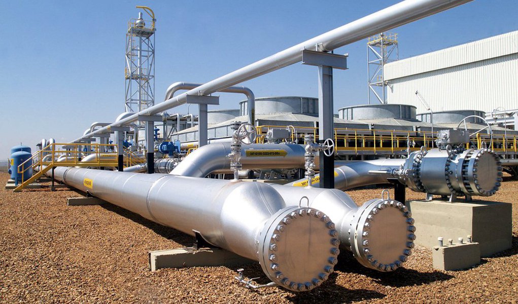 Petrobras anunciou, nesta terça-feira (15), que aumentará em 7,2% os preços de comercialização às distribuidoras do gás liquefeito de petróleo (GLP) destinado aos usos industrial e comercial. O aumento começará a valer a partir desta quarta-feira (16); de acordo com a companhia, o preço do GLP destinado ao uso residencial, comercializado pelas distribuidoras em botijões de até 13 quilos (kg), não foi reajustado; Petrobras justificou o aumento pela variação das cotações do produto nos mercados internacionais desde a última revisão de preços (Foto: Aquiles Lins) Petrobras anunciou, nesta terça-feira (15), que aumentará em 7,2% os preços de comercialização às distribuidoras do gás liquefeito de petróleo (GLP) destinado aos usos industrial e comercial. O aumento começará a valer a partir desta quarta-feira (16); de acordo com a companhia, o preço do GLP destinado ao uso residencial, comercializado pelas distribuidoras em botijões de até 13 quilos (kg), não foi reajustado; Petrobras justificou o aumento pela variação das cotações do produto nos mercados internacionais desde a última revisão de preços