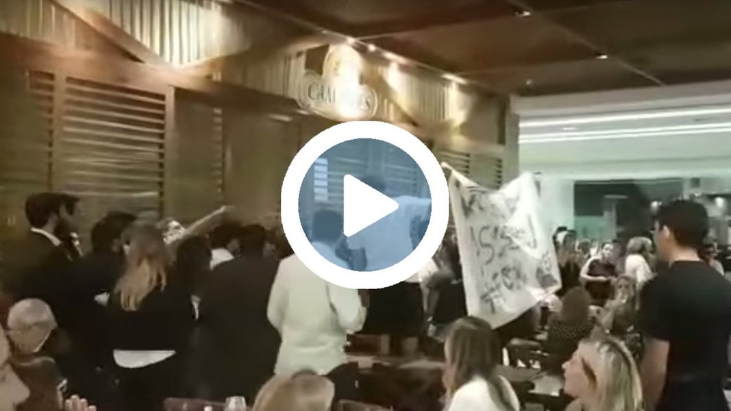 No dia em que o prefeito de São Paulo, João Doria, foi recebido sob protestos em Natal, capital do Rio Grande do Norte, começou a circular na internet um vídeo que noticiava falsamente que o ex-presidente Lula teria sido expulso de um restaurante na mesma cidade; o petista, no entanto, estava na Bahia na mesma data e nem aparece no vídeo (Foto: Gisele Federicce) No dia em que o prefeito de São Paulo, João Doria, foi recebido sob protestos em Natal, capital do Rio Grande do Norte, começou a circular na internet um vídeo que noticiava falsamente que o ex-presidente Lula teria sido expulso de um restaurante na mesma cidade; o petista, no entanto, estava na Bahia na mesma data e nem aparece no vídeo