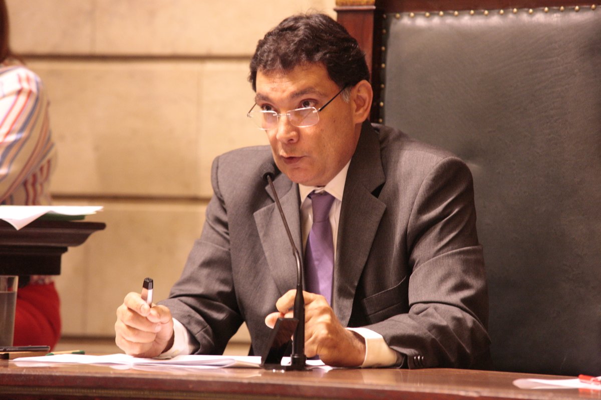 O secretário da Saúde do Município do Rio, Marco Antônio de Mattos, pediu licença do cargo por 10 dias; a confirmação aconteceu um dia após a notícia do fechamento de 11 clínicas da família na Zona Oeste, o que a prefeitura nega; de acordo com o executivo municipal, Mattos vai acompanhar o tratamento médico de um familiar;quem assume a pasta é a subsecretária geral, Ana Beatrz Busch, responderá pela pasta
(Foto: Leonardo Lucena) O secretário da Saúde do Município do Rio, Marco Antônio de Mattos, pediu licença do cargo por 10 dias; a confirmação aconteceu um dia após a notícia do fechamento de 11 clínicas da família na Zona Oeste, o que a prefeitura nega; de acordo com o executivo municipal, Mattos vai acompanhar o tratamento médico de um familiar;quem assume a pasta é a subsecretária geral, Ana Beatrz Busch, responderá pela pasta