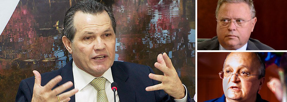 Em delação premiada, o ex-governador do Mato Grosso, Silval Barbosa (PMDB) revela que o senador Cidinho Santos (PR) prometeu ajuda caso ele não aceitasse o acordo de delação proposto pela Justiça; segundo Barbosa, além de Santos, o ex-governador e ministro Blairo Maggi e o atual governador Pedro Taques prometeram tentar tirá-lo da cadeia caso ele não confessasse os crimes cometidos no mandato nem revelasse esquemas de corrupção no estado do MT (Foto: Charles Nisz) Em delação premiada, o ex-governador do Mato Grosso, Silval Barbosa (PMDB) revela que o senador Cidinho Santos (PR) prometeu ajuda caso ele não aceitasse o acordo de delação proposto pela Justiça; segundo Barbosa, além de Santos, o ex-governador e ministro Blairo Maggi e o atual governador Pedro Taques prometeram tentar tirá-lo da cadeia caso ele não confessasse os crimes cometidos no mandato nem revelasse esquemas de corrupção no estado do MT
