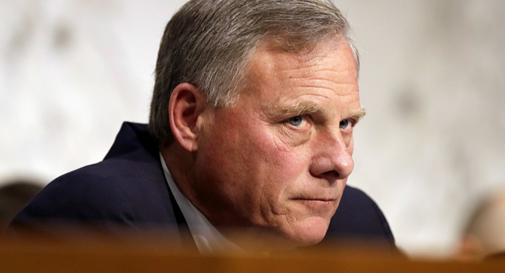 O chefe do Comitê de Inteligência dos EUA, Richard Burr, disse que a investigação sobre a tentativa da Rússia de interferir na eleição presidencial dos EUA de 2016 não apresentou conclusão definitiva; no entanto, nenhum total de votos foi afetado; "Não chegamos a nenhuma determinação sobre a colaboração ou as preferências da Rússia", disse o senador Richard Burr (Foto: Aquiles Lins) O chefe do Comitê de Inteligência dos EUA, Richard Burr, disse que a investigação sobre a tentativa da Rússia de interferir na eleição presidencial dos EUA de 2016 não apresentou conclusão definitiva; no entanto, nenhum total de votos foi afetado; "Não chegamos a nenhuma determinação sobre a colaboração ou as preferências da Rússia", disse o senador Richard Burr