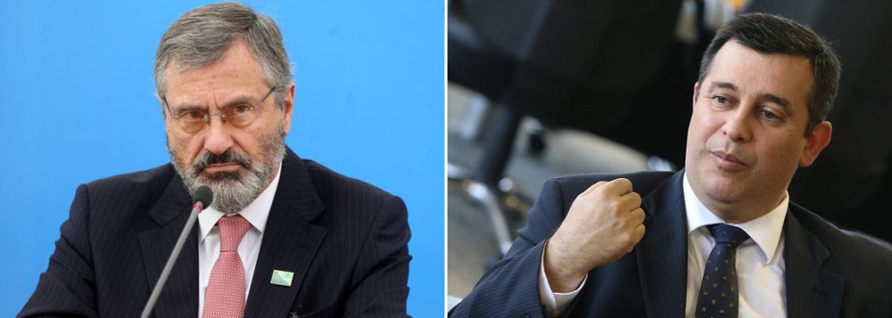 Dias depois da maior apreensão de propina da história, com os R$ 51 milhões de Geddel Vieira Lima, braço direito de Michel Temer, o ministro da Justiça, Torquato Jardim, admitiu, pela primeira vez, que irá mudar o comando da Polícia Federal, chefiada por Leandro Daiello; segundo Torquato, uma lista com três nomes cotados para substituir Daiello foi apresentada a Michel Temer; no meio político, a especulação é que troca de comando da Polícia Federal tenha como objetivo atrapalhar as investigações da Operação Lava Jato envolvendo membros do governo Michel Temer (Foto: Paulo Emílio) Dias depois da maior apreensão de propina da história, com os R$ 51 milhões de Geddel Vieira Lima, braço direito de Michel Temer, o ministro da Justiça, Torquato Jardim, admitiu, pela primeira vez, que irá mudar o comando da Polícia Federal, chefiada por Leandro Daiello; segundo Torquato, uma lista com três nomes cotados para substituir Daiello foi apresentada a Michel Temer; no meio político, a especulação é que troca de comando da Polícia Federal tenha como objetivo atrapalhar as investigações da Operação Lava Jato envolvendo membros do governo Michel Temer