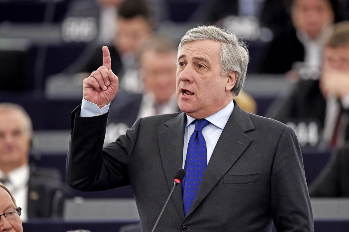 O presidente do Parlamento Europeu, Antonio Tajani, afirmou neste sábado (28) que "ninguém reconhece, nem reconhecerá, a Catalunha como um estado independente" e que, para a União Europeia (UE), "não existe, nem existirá, outro interlocutor (relativo à região da Catalunha) que não seja o Reino da Espanha"; "O referendo de 1º de outubro era ilegal, como o era a decisão do parlamento regional. O Estado de Direito deve ser restaurado", disse Tajani (Foto: Romulo Faro) O presidente do Parlamento Europeu, Antonio Tajani, afirmou neste sábado (28) que "ninguém reconhece, nem reconhecerá, a Catalunha como um estado independente" e que, para a União Europeia (UE), "não existe, nem existirá, outro interlocutor (relativo à região da Catalunha) que não seja o Reino da Espanha"; "O referendo de 1º de outubro era ilegal, como o era a decisão do parlamento regional. O Estado de Direito deve ser restaurado", disse Tajani