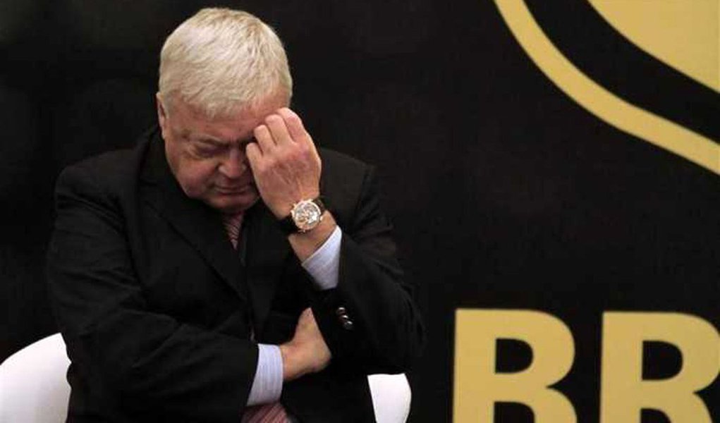 Reportagem do Jonral GGN mostra que com pedidos de prisão protocolados pelas autoridades da Espanha e dos Estados Unidos e mais de dois anos desde que o maior caso de corrupção do futebol foi deflagrado na Suiça, o ex-presidente da CBF, Ricardo Teixeira, que mantem-se em liberdade no Brasil, passa a ser alvo da Justiça francesa; "Tudo que me acusam no exterior não é crime no Brasil. Não estou dizendo se fiz ou não", afirmou, em entrevista concedida há três meses à Folha de S. Paulo (Foto: Aquiles Lins) Reportagem do Jonral GGN mostra que com pedidos de prisão protocolados pelas autoridades da Espanha e dos Estados Unidos e mais de dois anos desde que o maior caso de corrupção do futebol foi deflagrado na Suiça, o ex-presidente da CBF, Ricardo Teixeira, que mantem-se em liberdade no Brasil, passa a ser alvo da Justiça francesa; "Tudo que me acusam no exterior não é crime no Brasil. Não estou dizendo se fiz ou não", afirmou, em entrevista concedida há três meses à Folha de S. Paulo