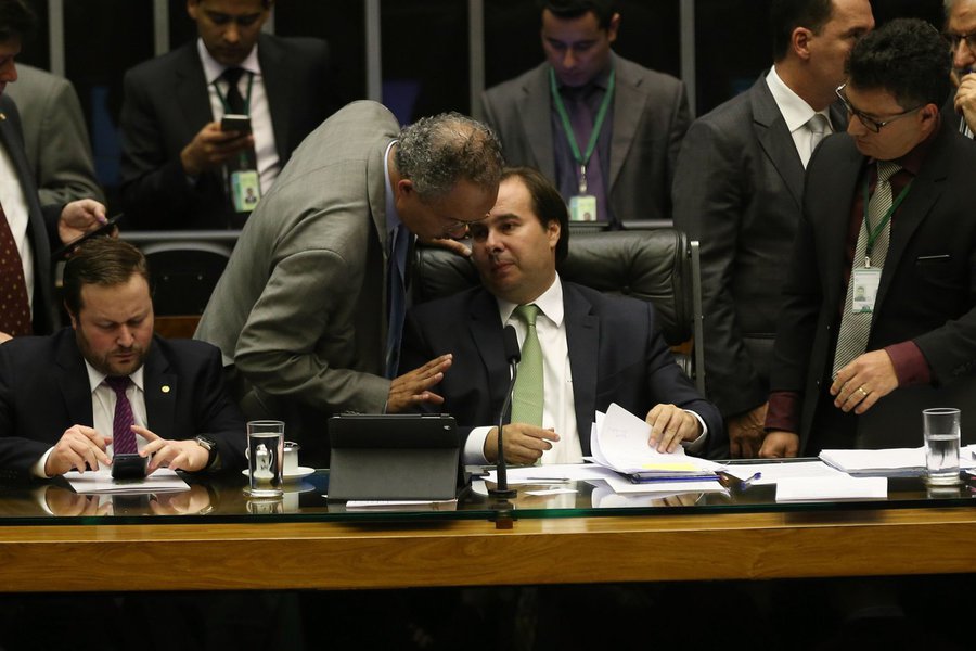 O Plenário da Câmara do Deputados aprovou, por 441 votos a 1, o destaque do PT e retirou da PEC da reforma política o dispositivo que vinculava 0,5% da receita corrente líquida (RCL) ao fundo público para campanhas eleitorais; ainda falta, porém, votar o restante do texto que cria o fundo; segundo a ordem estabelecida, isso ocorrerá depois da votação do sistema eleitoral (Foto: Gisele Federicce) O Plenário da Câmara do Deputados aprovou, por 441 votos a 1, o destaque do PT e retirou da PEC da reforma política o dispositivo que vinculava 0,5% da receita corrente líquida (RCL) ao fundo público para campanhas eleitorais; ainda falta, porém, votar o restante do texto que cria o fundo; segundo a ordem estabelecida, isso ocorrerá depois da votação do sistema eleitoral