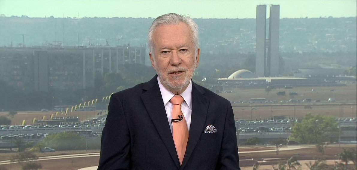 Alexandre Garcia perde o bom senso, a ética jornalística e o profissionalismo, mas não perde a piada. Vale tudo para atacar o PT; antipetista fervoroso, o jornalista da Globo, pelo Twitter, usou uma notícia de tragédia para fazer piada com Lula e Dilma; "Aqui o furacão Antônio(Palocci) está no grau 5. Mais que o Dirma. Devasta Barbudo, Costas Ricas e Ex-Salvador. (desculpem os troca d'ilhas)", tuitou Garcia (Foto: Romulo Faro) Alexandre Garcia perde o bom senso, a ética jornalística e o profissionalismo, mas não perde a piada. Vale tudo para atacar o PT; antipetista fervoroso, o jornalista da Globo, pelo Twitter, usou uma notícia de tragédia para fazer piada com Lula e Dilma; "Aqui o furacão Antônio(Palocci) está no grau 5. Mais que o Dirma. Devasta Barbudo, Costas Ricas e Ex-Salvador. (desculpem os troca d'ilhas)", tuitou Garcia