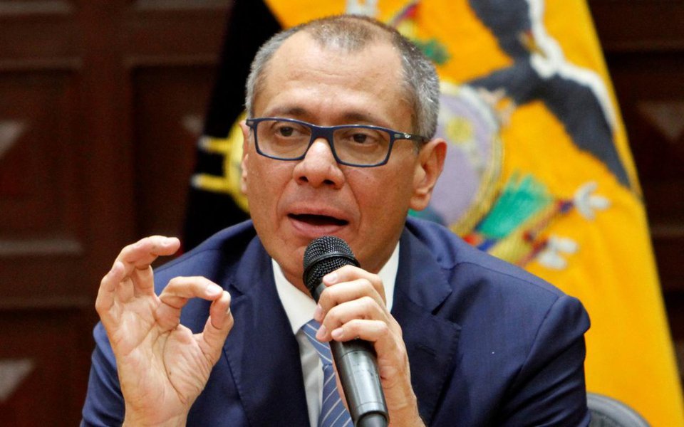 Tribunal Nacional de Justiça do Equador aceitou o pedido da defesa do vice-presidente do país, Jorge Glas, para revisar o mandado de prisão preventiva; Glas está preso desde segunda-feira (2), em consequência das investigações de corrupção relacionadas à empresa Odebrecht; no caso do Equador, a Odebrecht teria pago propinas de mais de US$ 35,5 milhões a "funcionários do Governo", supostamente lhe gerando benefícios de mais de US$ 116 milhões (Foto: Paulo Emílio) Tribunal Nacional de Justiça do Equador aceitou o pedido da defesa do vice-presidente do país, Jorge Glas, para revisar o mandado de prisão preventiva; Glas está preso desde segunda-feira (2), em consequência das investigações de corrupção relacionadas à empresa Odebrecht; no caso do Equador, a Odebrecht teria pago propinas de mais de US$ 35,5 milhões a "funcionários do Governo", supostamente lhe gerando benefícios de mais de US$ 116 milhões