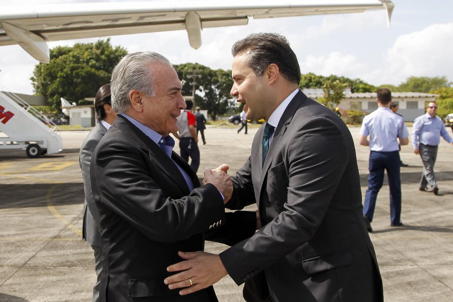 Pesquisa realizada pelo Instituto Falpe ouviu 1.100 pessoas em Cacimbinhas, no Sertão de Alagoas, entre os dias 17 e 21 de julho; o governador Renan Filho (PMDB) lidera com quase três mais intenções de votos do que o segundo colocado; já o governo do presidente Michel Temer é desaprovado por 78% dos entrevistados (Foto: Voney Malta) Pesquisa realizada pelo Instituto Falpe ouviu 1.100 pessoas em Cacimbinhas, no Sertão de Alagoas, entre os dias 17 e 21 de julho; o governador Renan Filho (PMDB) lidera com quase três mais intenções de votos do que o segundo colocado; já o governo do presidente Michel Temer é desaprovado por 78% dos entrevistados