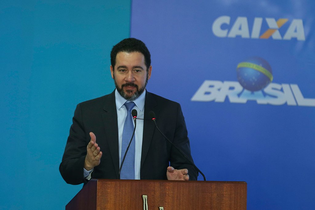 Brasília - O ministro do Planejamento, Dyogo Oliveira, na cerimônia de anúncio da distribuição dos lucros do Fundo de Garantia do Tempo de Serviço (FGTS) em 2016 para os trabalhadores (Valter Campanato/Agência Brasil) (Foto: Leonardo Lucena) Brasília - O ministro do Planejamento, Dyogo Oliveira, na cerimônia de anúncio da distribuição dos lucros do Fundo de Garantia do Tempo de Serviço (FGTS) em 2016 para os trabalhadores (Valter Campanato/Agência Brasil)