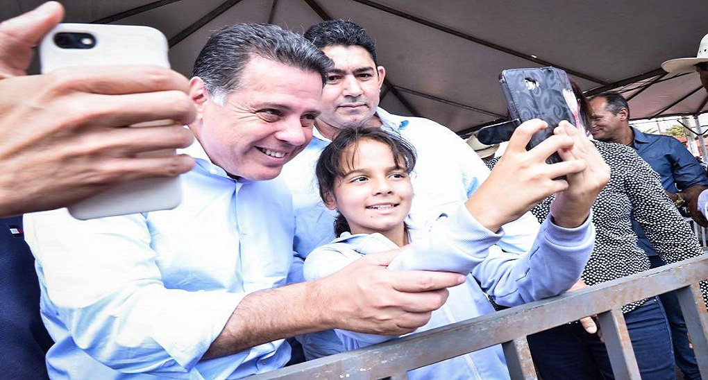 O governador Marconi Perillo destacou nesta terça-feira, em São Paulo, durante o Salão Internacional da Avicultura e Suinocultura (Siavs), a força da cadeia produtiva de criação de aves, porcos e produção de ovos em Goiás, uma das mais importantes do Estado; goiano defendeu que o Estado brasileiro seja direcionado pela eficiência; “Não queremos para o Brasil estado máximo ou mínimo, mas estado eficiente”, afirmou, ao defender que o país esteja cada vez mais próximo daqueles que geram emprego e renda (Foto: José Barbacena) O governador Marconi Perillo destacou nesta terça-feira, em São Paulo, durante o Salão Internacional da Avicultura e Suinocultura (Siavs), a força da cadeia produtiva de criação de aves, porcos e produção de ovos em Goiás, uma das mais importantes do Estado; goiano defendeu que o Estado brasileiro seja direcionado pela eficiência; “Não queremos para o Brasil estado máximo ou mínimo, mas estado eficiente”, afirmou, ao defender que o país esteja cada vez mais próximo daqueles que geram emprego e renda