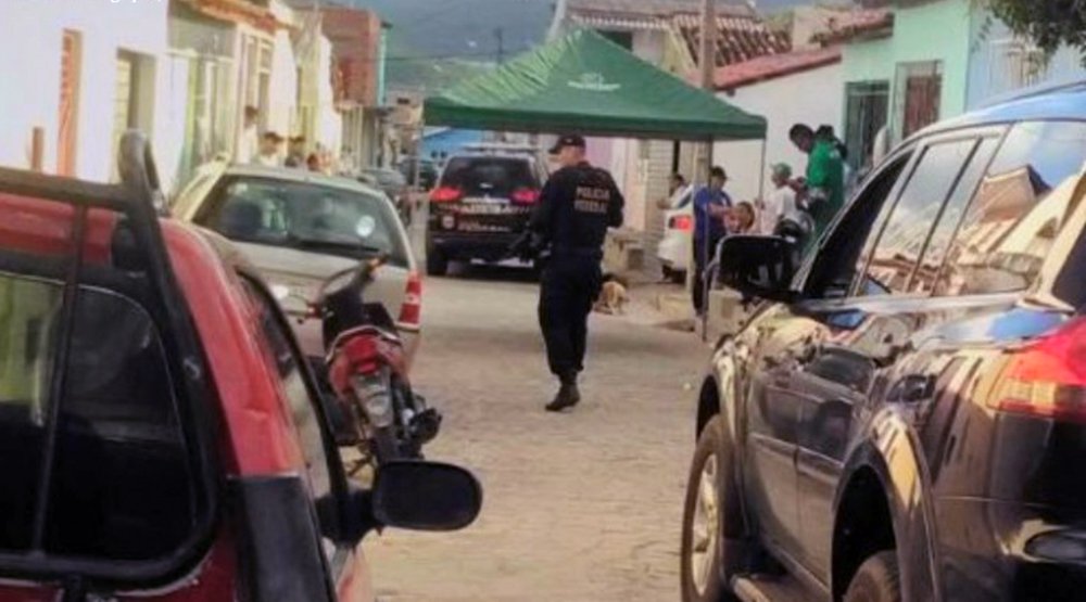 A Polícia Federal deflagrou a Operação Nomas, para prender quatro criminosos responsáveis pelo crime de extorsão, mediante sequestro, contra o gerente da agência da Caixa Econômica Federal de Taguatinga, ocorrido entre os dias 18 e 19 de maio deste ano; a família do gerente foi feita refém e ficou 22 horas em cativeiro (Foto: Leonardo Lucena) A Polícia Federal deflagrou a Operação Nomas, para prender quatro criminosos responsáveis pelo crime de extorsão, mediante sequestro, contra o gerente da agência da Caixa Econômica Federal de Taguatinga, ocorrido entre os dias 18 e 19 de maio deste ano; a família do gerente foi feita refém e ficou 22 horas em cativeiro