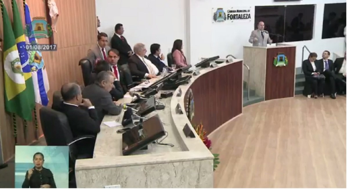 Na abertura do novo período legislativo da Câmara Municipal de Fortaleza, o prefeito de Fortaleza, Roberto Cláudio, compareceu hoje à sessão. Durante mais de uma hora, o prefeito fez um balanço dos seis primeiros meses do segundo mandato e anunciou várias ações que estarão sendo implantadas em breve (Foto: Fatima 247) Na abertura do novo período legislativo da Câmara Municipal de Fortaleza, o prefeito de Fortaleza, Roberto Cláudio, compareceu hoje à sessão. Durante mais de uma hora, o prefeito fez um balanço dos seis primeiros meses do segundo mandato e anunciou várias ações que estarão sendo implantadas em breve