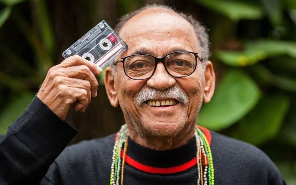 Corpo do sambista Wilson das Neves, que morreu no último sábado (26), aos 81 anos, no Rio de Janeiro, será sepultado hoje (28), às 10h, no Cemitério Jardim da Saudade, em Sulacap, na zona oeste da cidade; ele estava internado em um hospital da Ilha do Governador, tratando de um câncer (Foto: Paulo Emílio) Corpo do sambista Wilson das Neves, que morreu no último sábado (26), aos 81 anos, no Rio de Janeiro, será sepultado hoje (28), às 10h, no Cemitério Jardim da Saudade, em Sulacap, na zona oeste da cidade; ele estava internado em um hospital da Ilha do Governador, tratando de um câncer