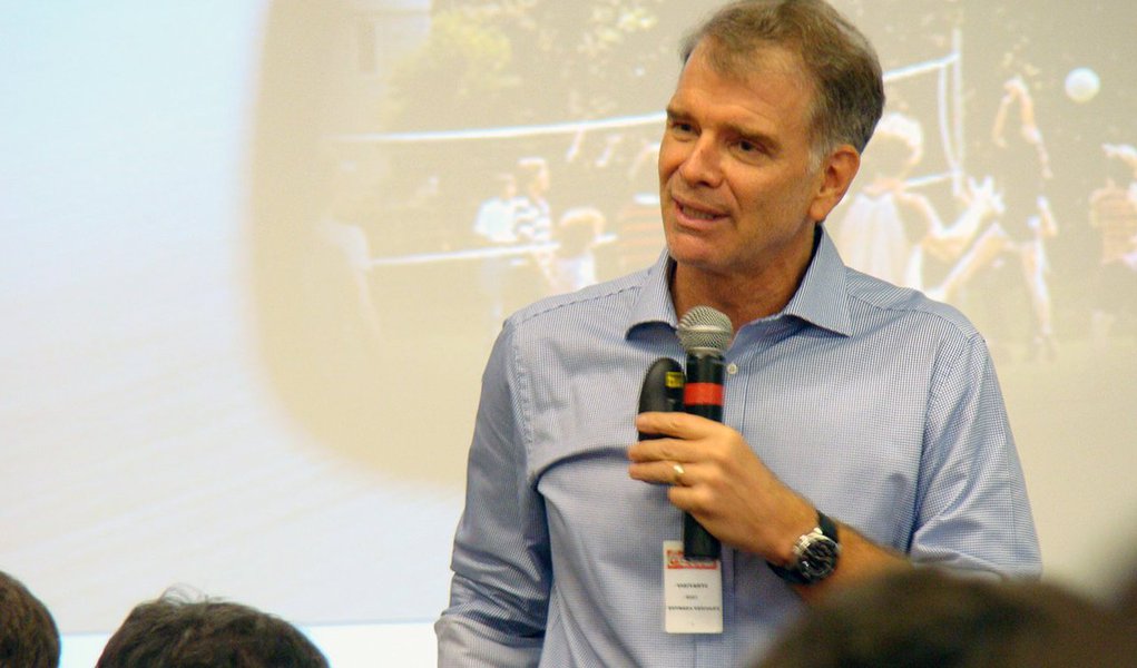 A interlocutores e amigos, o ex-técnico da seleção brasileira de vôlei, Bernardo Rezende, o Bernardinho, disse que será candidato ao governo do Estado pelo Partido Novo, segundo o colunista Lauro Jardim (Foto: Charles Nisz) A interlocutores e amigos, o ex-técnico da seleção brasileira de vôlei, Bernardo Rezende, o Bernardinho, disse que será candidato ao governo do Estado pelo Partido Novo, segundo o colunista Lauro Jardim