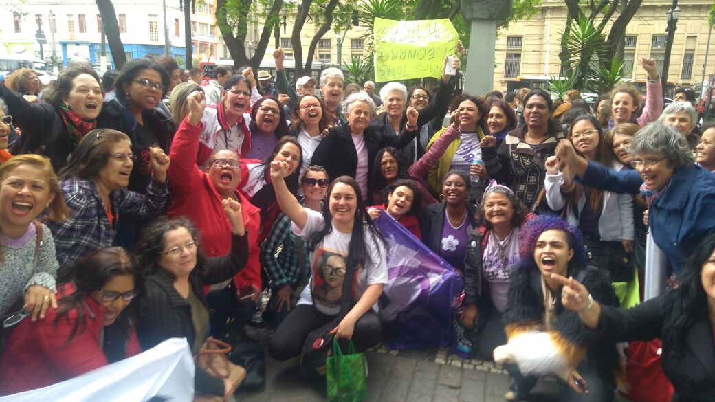 Vitória dos direitos humanos, das mulheres e do combate à violência sexual: a ex-ministra Eleonora Menicucci, processada por Alexandre Frota por ter se referido a ele como alguém que fez apologia ao estupro, venceu em segunda instância e está livre de pagar uma indenização por danos morais ao ator; Frota agrediu mulheres em um ato de solidariedade a Eleonora no centro de São Paulo, onde o caso estava sendo julgado (Foto: Gisele Federicce) Vitória dos direitos humanos, das mulheres e do combate à violência sexual: a ex-ministra Eleonora Menicucci, processada por Alexandre Frota por ter se referido a ele como alguém que fez apologia ao estupro, venceu em segunda instância e está livre de pagar uma indenização por danos morais ao ator; Frota agrediu mulheres em um ato de solidariedade a Eleonora no centro de São Paulo, onde o caso estava sendo julgado