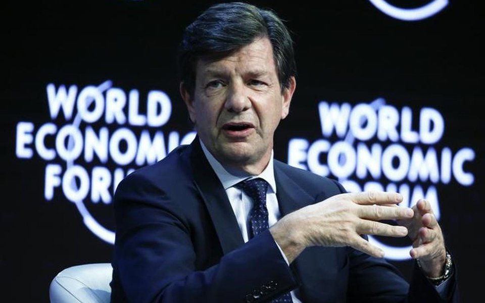 “A capacidade do governo de direcionar a agenda legislativa vai sendo enfraquecida se ele precisar usar capital político para outros fins”, afirmou Mário Mesquita, economista-chefe do Itaú, em referência à possibilidade de o Michel Temer receber novas denúncias por crimes e que precisarão passar pelo crivo da Câmara dos Deputados para seguir adiante; comandado por Roberto Setúbal, o Itaú foi um dos entusiastas do golpe de 2016 e defendia a mudança nas aposentadorias (Foto: Leonardo Attuch) “A capacidade do governo de direcionar a agenda legislativa vai sendo enfraquecida se ele precisar usar capital político para outros fins”, afirmou Mário Mesquita, economista-chefe do Itaú, em referência à possibilidade de o Michel Temer receber novas denúncias por crimes e que precisarão passar pelo crivo da Câmara dos Deputados para seguir adiante; comandado por Roberto Setúbal, o Itaú foi um dos entusiastas do golpe de 2016 e defendia a mudança nas aposentadorias