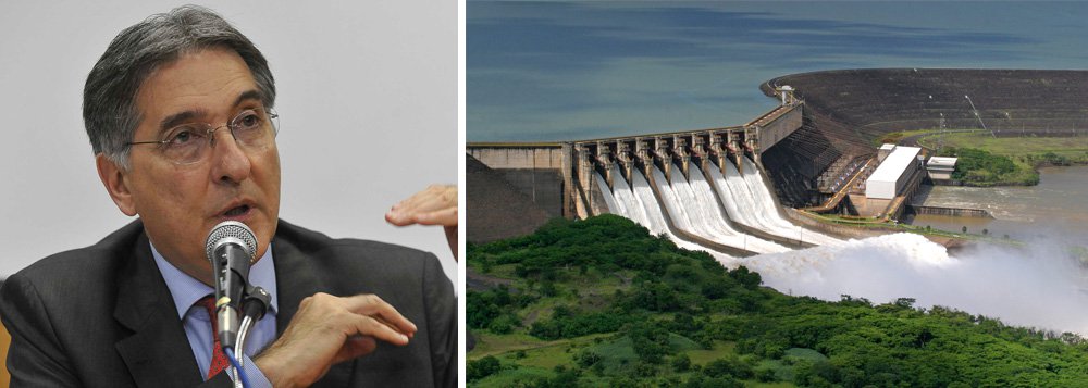 O governo de Minas Gerais, maior acionista da Cemig, decidiu substituir o presidente da companhia, Bernardo Salomão Alvarenga, além de outros três importantes executivos, após a companhia falhar na tentativa de manter quatro hidrelétricas relicitadas pelo governo federal; além da questão das hidrelétricas, a demora na venda de ativos pela Cemig também pesou na decisão do governador Fernando Pimentel (PT); a estatal de energia controlada pelo governo mineiro, que tem 51% na empresa, vai anunciar oficialmente a saída de Alvarenga e dos outros três executivos após definir suas substituições (Foto: Romulo Faro) O governo de Minas Gerais, maior acionista da Cemig, decidiu substituir o presidente da companhia, Bernardo Salomão Alvarenga, além de outros três importantes executivos, após a companhia falhar na tentativa de manter quatro hidrelétricas relicitadas pelo governo federal; além da questão das hidrelétricas, a demora na venda de ativos pela Cemig também pesou na decisão do governador Fernando Pimentel (PT); a estatal de energia controlada pelo governo mineiro, que tem 51% na empresa, vai anunciar oficialmente a saída de Alvarenga e dos outros três executivos após definir suas substituições