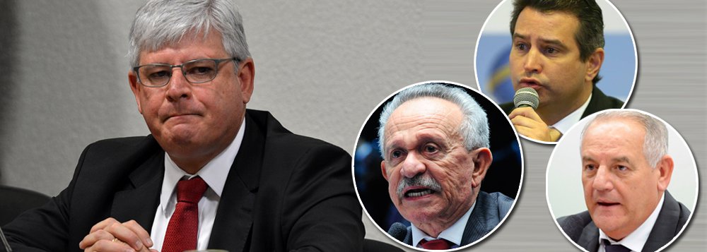 São 199 políticos com foro privilegiado no STF que serão investigados - como já informou ao Supremo o procurador-geral da República, Rodrigo Janot, preliminarmente para apurar se há indícios de envolvimento deles com o suposto esquema da “farra das passagens aéreas”; suspeita é de que, entre 2005 e 2009, os políticos negociavam com agências de viagens passagens da cota parlamentar e estariam usando essa cota para beneficiar terceiros; de Alagoas são três os investigados: o senador Benedito de Lira (PP), o deputado federal e ministro dos Transportes Maurício Quintella (PR) e o também deputado federal Givaldo Carimbão (PHS) (Foto: Voney Malta) São 199 políticos com foro privilegiado no STF que serão investigados - como já informou ao Supremo o procurador-geral da República, Rodrigo Janot, preliminarmente para apurar se há indícios de envolvimento deles com o suposto esquema da “farra das passagens aéreas”; suspeita é de que, entre 2005 e 2009, os políticos negociavam com agências de viagens passagens da cota parlamentar e estariam usando essa cota para beneficiar terceiros; de Alagoas são três os investigados: o senador Benedito de Lira (PP), o deputado federal e ministro dos Transportes Maurício Quintella (PR) e o também deputado federal Givaldo Carimbão (PHS)