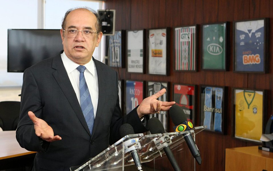 Ministro Gilmar Mendes, do Supremo Tribunal Federal (STF), acusou o procurador-geral da República, Rodrigo Janot, de se envolver "diretamente" no acordo de delação da J&F a partir de seu então "braço direito" Marcelo Miller, que, ainda como procurador da República, teria defendido interesses do grupo empresarial; "A grande novidade, que não era novidade, mas que é uma confirmação, é que a Procuradoria atuou muito mal neste episódio e que ela se envolveu diretamente, que ela tinha objetivos a partir de um braço direito do procurador-geral", disse Gilmar (Foto: Paulo Emílio) Ministro Gilmar Mendes, do Supremo Tribunal Federal (STF), acusou o procurador-geral da República, Rodrigo Janot, de se envolver "diretamente" no acordo de delação da J&F a partir de seu então "braço direito" Marcelo Miller, que, ainda como procurador da República, teria defendido interesses do grupo empresarial; "A grande novidade, que não era novidade, mas que é uma confirmação, é que a Procuradoria atuou muito mal neste episódio e que ela se envolveu diretamente, que ela tinha objetivos a partir de um braço direito do procurador-geral", disse Gilmar