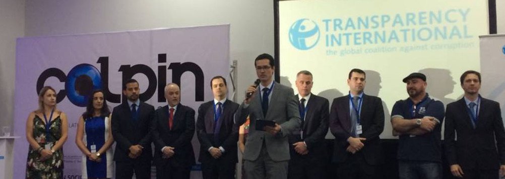 Quando o historiador futuro analisar o nosso tempo, ele entenderá que os verdadeiros bandidos não eram os políticos e empreiteiros que, com todos os seus defeitos, vinham transformando o Brasil numa das nações mais prósperas do mundo, e sim um punhado de mandarins do Estado e da mídia, vendidos para interesses obscuros (Foto: Miguel do Rosário) Quando o historiador futuro analisar o nosso tempo, ele entenderá que os verdadeiros bandidos não eram os políticos e empreiteiros que, com todos os seus defeitos, vinham transformando o Brasil numa das nações mais prósperas do mundo, e sim um punhado de mandarins do Estado e da mídia, vendidos para interesses obscuros