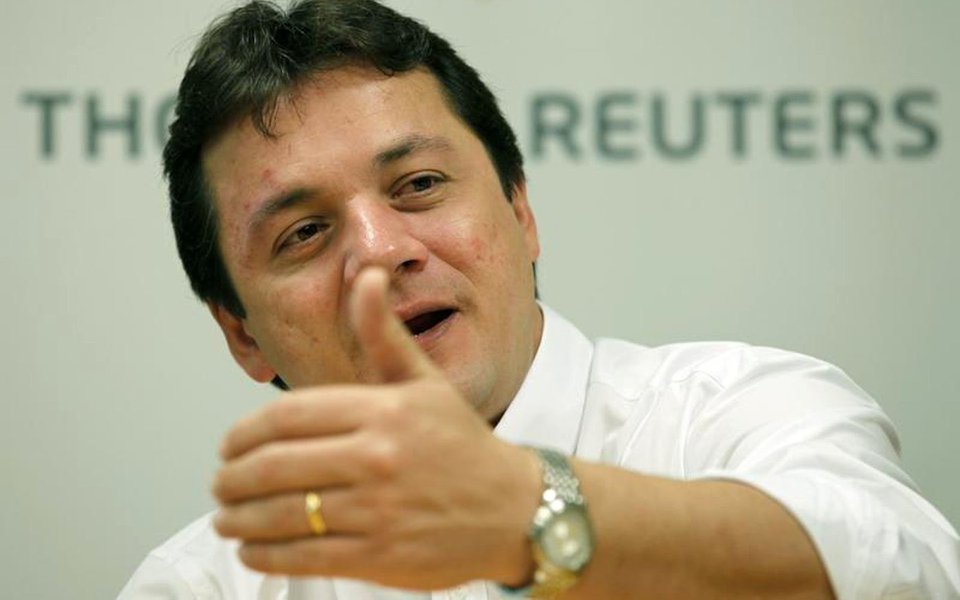 Conselho de administração da JBS afirmou que os pedidos do BNDES para a retirada do presidente-executivo da companhia, Wesley Batista, e contratação de auditoria externa para apuração dos fatos narrados nas delações premiadas dos irmãos Batista seriam prejudiciais para a empresa; com isso, a maioria do conselho decidiu pela manutenção de Batista na presidência da companhia, segundo comunicado da empresa ao mercado; em delações premiadas, Wesley e o irmão, Joesley Batista; implicaram diversos políticos em crimes de corrupção, incluindo Michel Temer, flagrado em uma gravação negociando o silêncio do ex-deputado Eduardo Cunha (Foto: Paulo Emílio) Conselho de administração da JBS afirmou que os pedidos do BNDES para a retirada do presidente-executivo da companhia, Wesley Batista, e contratação de auditoria externa para apuração dos fatos narrados nas delações premiadas dos irmãos Batista seriam prejudiciais para a empresa; com isso, a maioria do conselho decidiu pela manutenção de Batista na presidência da companhia, segundo comunicado da empresa ao mercado; em delações premiadas, Wesley e o irmão, Joesley Batista; implicaram diversos políticos em crimes de corrupção, incluindo Michel Temer, flagrado em uma gravação negociando o silêncio do ex-deputado Eduardo Cunha