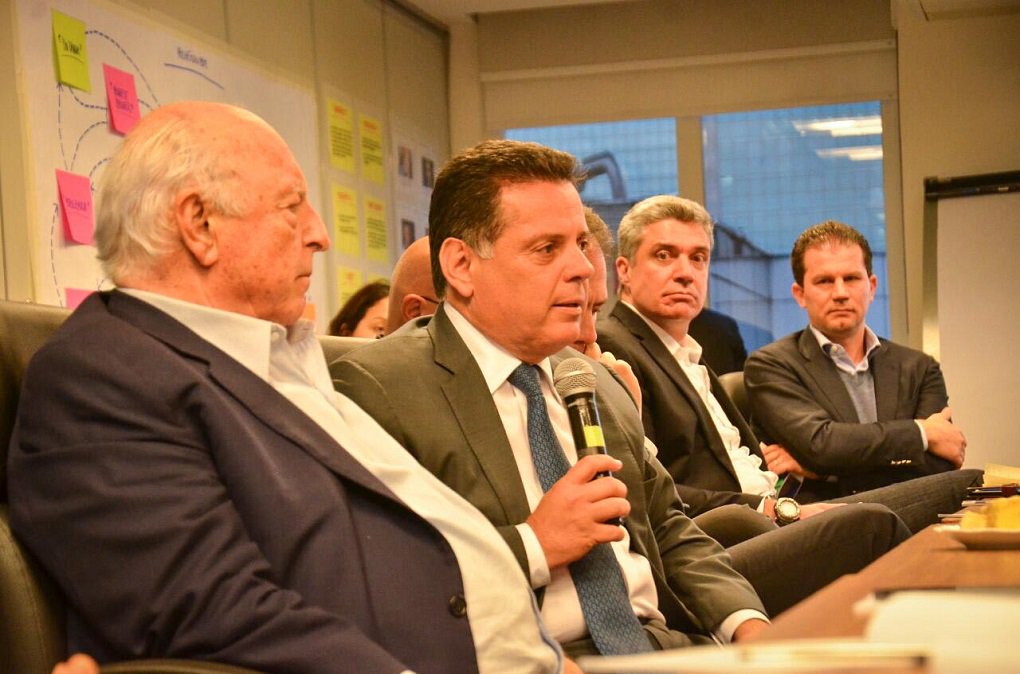 Governador de Goiás afirmou que, seria um avanço aprovar um novo modelo de aposentadoria a partir de agora, sem privilégios a uma pequena casta dentro do funcionalismo público; Marconi defendeu também a redução do Estado, inclusive com a diminuição do número de parlamentares por cada Estado da federação (Foto: Charles Nisz) Governador de Goiás afirmou que, seria um avanço aprovar um novo modelo de aposentadoria a partir de agora, sem privilégios a uma pequena casta dentro do funcionalismo público; Marconi defendeu também a redução do Estado, inclusive com a diminuição do número de parlamentares por cada Estado da federação