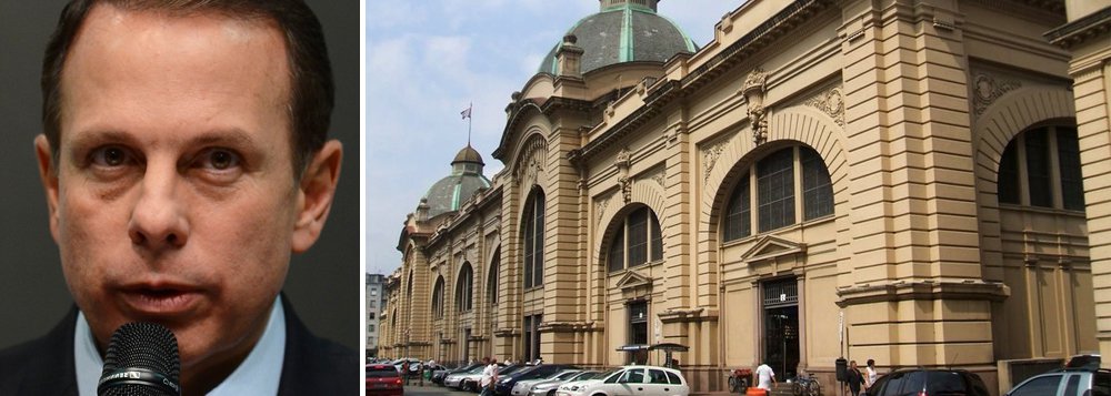 O prefeito de São Paulo, João Doria (PSDB), quer entregar os mercados municipais de São Paulo à iniciativa privada por um período de, no mínimo, dez anos; o modelo de concessão permitirá a exploração publicitária nas unidades e os atuais donos de bancas poderão se associar entre eles ou a outros investidores; urbanistas apontam risco de descaracterização dos mercados caso as regras não sejam muito bem definidas no edital (Foto: Giuliana Miranda) O prefeito de São Paulo, João Doria (PSDB), quer entregar os mercados municipais de São Paulo à iniciativa privada por um período de, no mínimo, dez anos; o modelo de concessão permitirá a exploração publicitária nas unidades e os atuais donos de bancas poderão se associar entre eles ou a outros investidores; urbanistas apontam risco de descaracterização dos mercados caso as regras não sejam muito bem definidas no edital