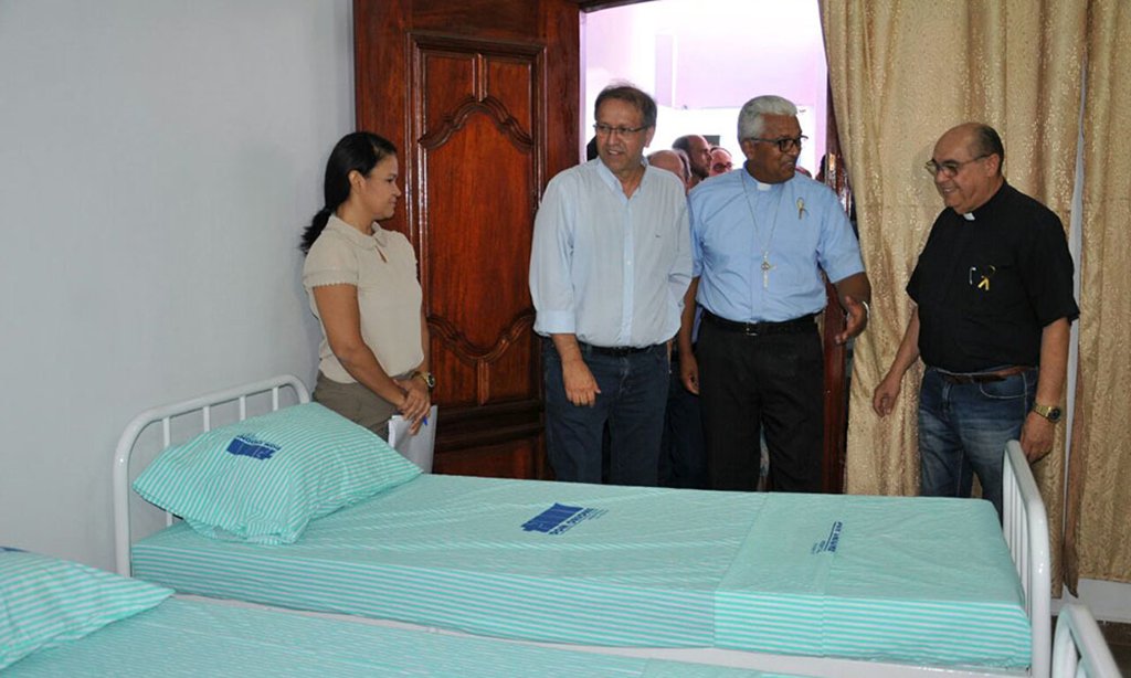 O governador Marcelo Miranda vistoriou as obras da Unidade de Terapia Intensiva (UTI) Pediátrica do Hospital Municipal Eduardo Medrado, em Araguaína; as obras no hospital permitirão a abertura de 10 leitos da UTI Pediátrica que, após serem concluídos, receberão os equipamentos adquiridos pelo governo estadual, em conformidade com a normativa do Ministério da Saúde; o governo investiu R$ 568.014,47 em equipamentos (Foto: Leonardo Lucena) O governador Marcelo Miranda vistoriou as obras da Unidade de Terapia Intensiva (UTI) Pediátrica do Hospital Municipal Eduardo Medrado, em Araguaína; as obras no hospital permitirão a abertura de 10 leitos da UTI Pediátrica que, após serem concluídos, receberão os equipamentos adquiridos pelo governo estadual, em conformidade com a normativa do Ministério da Saúde; o governo investiu R$ 568.014,47 em equipamentos