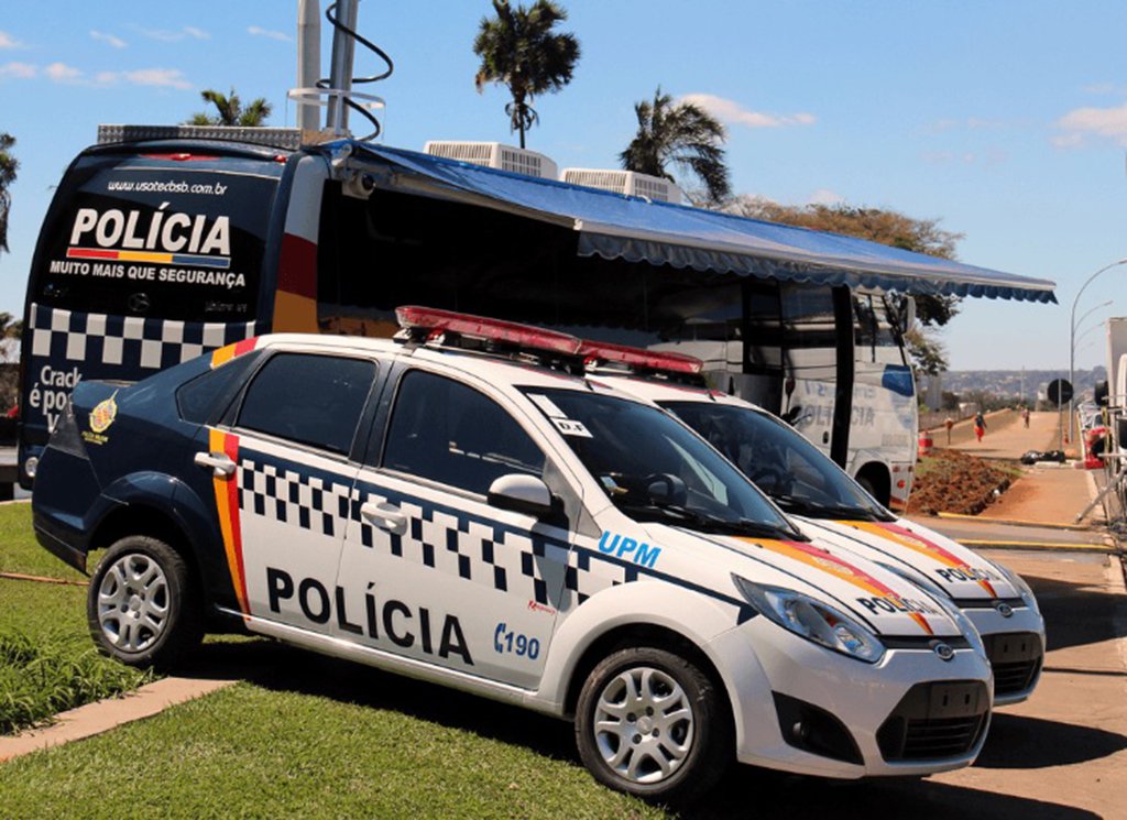 A Secretaria de Segurança Pública (SSP-DF) informou que o Distrito Federal teve redução de 22,6% nos registros de homicídios no primeiro semestre de 2017 em relação ao mesmo período do ano passado; a taxa é a menor desde 2000; nos seis primeiros meses do ano, foram registradas 236 ocorrências — 69 a menos que em 2016 (305 casos), quando também houve queda em relação ao ano anterior (319 registros) (Foto: Leonardo Lucena) A Secretaria de Segurança Pública (SSP-DF) informou que o Distrito Federal teve redução de 22,6% nos registros de homicídios no primeiro semestre de 2017 em relação ao mesmo período do ano passado; a taxa é a menor desde 2000; nos seis primeiros meses do ano, foram registradas 236 ocorrências — 69 a menos que em 2016 (305 casos), quando também houve queda em relação ao ano anterior (319 registros)