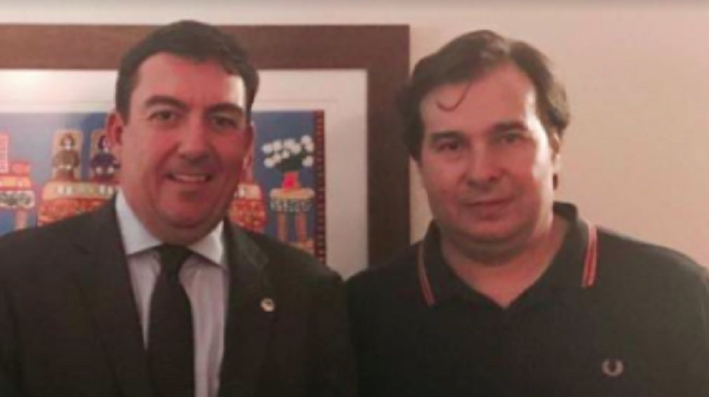 O presidente da Assembleia Legislativa, José Vitti (PSDB), tem agenda movimentada na manhã da próxima quinta-feira (28) em Brasília; em ato na residência oficial do presidente da Câmara dos Deputados, Rodrigo Maia (DEM), ele assina acordo de renovação da TV Digital, que estabelece cooperação entre a TV Câmara e a TV Assembleia; emissora já opera em sinal aberto em Goiás (Foto: José Barbacena) O presidente da Assembleia Legislativa, José Vitti (PSDB), tem agenda movimentada na manhã da próxima quinta-feira (28) em Brasília; em ato na residência oficial do presidente da Câmara dos Deputados, Rodrigo Maia (DEM), ele assina acordo de renovação da TV Digital, que estabelece cooperação entre a TV Câmara e a TV Assembleia; emissora já opera em sinal aberto em Goiás