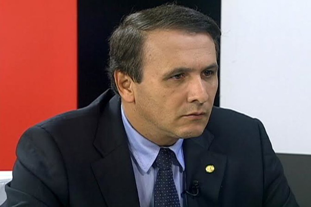 O deputado federal Carlos Gaguim (Podemos-TO) afirmou que apoia à pré-candidatura a governador do presidente da Assembleia Legislativa, Mauro Carlesse (PHS); o parlamentar impôs duas condições a Carlesse; a primeira é que o candidato a vice-governador saía do Bico do Papagaio e, a segunda, que a região tenha dois ou três secretários em um eventual governo (Foto: Leonardo Lucena) O deputado federal Carlos Gaguim (Podemos-TO) afirmou que apoia à pré-candidatura a governador do presidente da Assembleia Legislativa, Mauro Carlesse (PHS); o parlamentar impôs duas condições a Carlesse; a primeira é que o candidato a vice-governador saía do Bico do Papagaio e, a segunda, que a região tenha dois ou três secretários em um eventual governo