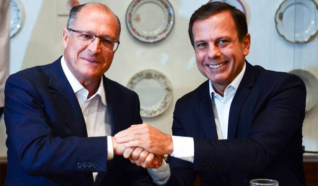 Depois que viu a candidatura a presidente da República transformar-se em farinata, o prefeito de São Paulo, João Doria (PSDB), vê com seriedade a possibilidade de ser o vice de Geraldo Alckmin na eleição presidencial de 2018; aliados de Alckmin têm dúvidas e acham que o vice deveria ser de fora de São Paulo –e principalmente ter menos expressão nacional
(Foto: Aquiles Lins) Depois que viu a candidatura a presidente da República transformar-se em farinata, o prefeito de São Paulo, João Doria (PSDB), vê com seriedade a possibilidade de ser o vice de Geraldo Alckmin na eleição presidencial de 2018; aliados de Alckmin têm dúvidas e acham que o vice deveria ser de fora de São Paulo –e principalmente ter menos expressão nacional