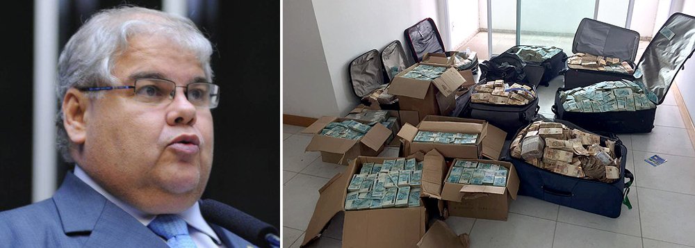 Preocupado com uma possível delação premiada do ex-ministro e parceiro de crime Geddel Vieira Lima, Michel Temer escalou auxiliares para monitorarem o seu irmão, o deputado Lúcio Vieira Lima (PMDB); segundo a coluna Expresso, assessores de Temer acompanham postagens em redes sociais e ficam antenados em conversas de Lúcio na Câmara; ao remeter para o STF o inquérito sobre os R$ 51 milhões encontrados no bunker de Geddel em Salvador, o juiz Vallisney de Oliveira afirmou que há provas capazes de levar Lúcio Vieira Lima ao eventual indiciamento pelo crime de lavagem de dinheiro (Foto: Aquiles Lins) Preocupado com uma possível delação premiada do ex-ministro e parceiro de crime Geddel Vieira Lima, Michel Temer escalou auxiliares para monitorarem o seu irmão, o deputado Lúcio Vieira Lima (PMDB); segundo a coluna Expresso, assessores de Temer acompanham postagens em redes sociais e ficam antenados em conversas de Lúcio na Câmara; ao remeter para o STF o inquérito sobre os R$ 51 milhões encontrados no bunker de Geddel em Salvador, o juiz Vallisney de Oliveira afirmou que há provas capazes de levar Lúcio Vieira Lima ao eventual indiciamento pelo crime de lavagem de dinheiro