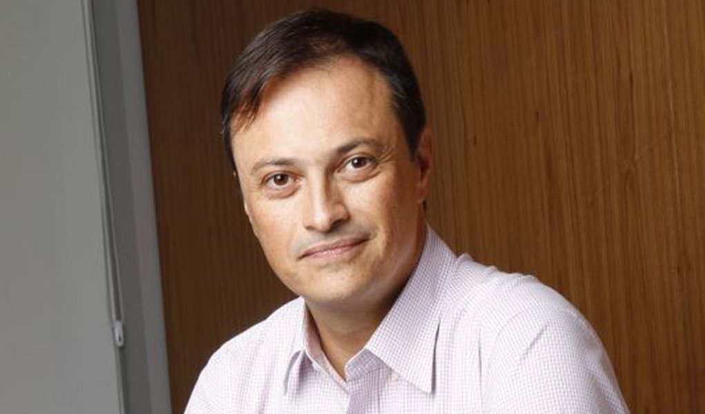 Atrair a atenção de uma empresa de venture capital com startups de sucesso em seu portfólio, seguindo os passos de Creditas, Nibo e Resultados Digitais, é um dos grandes objetivos de empreendedores em tecnologia no Brasil; tanto que a Redpoint eventures, com fundo de US$ 130 milhões, recebeu mais de mil pedidos que foram analisados só em 2016; o sócio da Redpoint e eventures, Manoel Lemos, conta quais os pontos que startups precisam ter para atrair a atenção da empresa; "A empresa precisa ter potencial para resolver grandes problemas do mercado brasileiro e ter uma solução que gere valor real para seus usuários ou clientes", diz ele; confira (Foto: Leonardo Lucena) Atrair a atenção de uma empresa de venture capital com startups de sucesso em seu portfólio, seguindo os passos de Creditas, Nibo e Resultados Digitais, é um dos grandes objetivos de empreendedores em tecnologia no Brasil; tanto que a Redpoint eventures, com fundo de US$ 130 milhões, recebeu mais de mil pedidos que foram analisados só em 2016; o sócio da Redpoint e eventures, Manoel Lemos, conta quais os pontos que startups precisam ter para atrair a atenção da empresa; "A empresa precisa ter potencial para resolver grandes problemas do mercado brasileiro e ter uma solução que gere valor real para seus usuários ou clientes", diz ele; confira