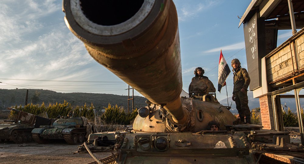 Avanços de tropas leais ao presidente Bashar al-Assad colocam o EI em posição complicada em diversas frontes; há poucas horas o avanço do Exército Árabe Sírio sobre a cidade de Raqqa encurralou o grupo terrorista no sul da cidade, possibilitando uma outra ofensiva de expressão por parte do governo; vitórias também foram obtidas recentemente na cidade de Homs. (Foto: Leonardo Sobreira) Avanços de tropas leais ao presidente Bashar al-Assad colocam o EI em posição complicada em diversas frontes; há poucas horas o avanço do Exército Árabe Sírio sobre a cidade de Raqqa encurralou o grupo terrorista no sul da cidade, possibilitando uma outra ofensiva de expressão por parte do governo; vitórias também foram obtidas recentemente na cidade de Homs.