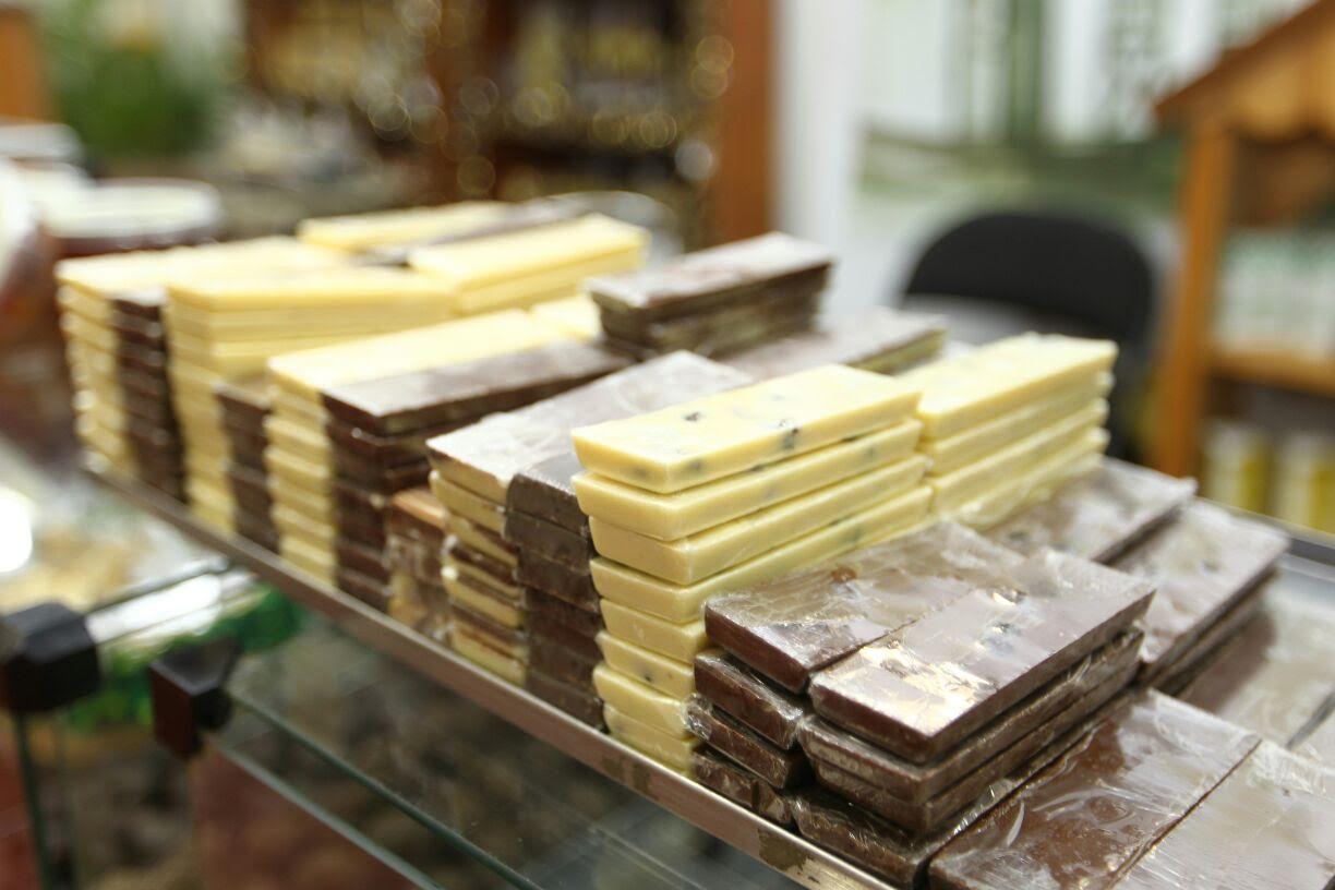 O município de Ilhéus recebe, a partir desta quinta-feira, o 9º Festival Internacional do Chocolate e Cacau; realizado no Centro de Convenções de Ilhéus, o evento deve atrair produtores de cacau, investidores, empresários e o público em geral, até domingo (23), movimentando as cadeias produtivas do agronegócio e do turismo; a atividade turística, atrelada à produção de chocolate, é um dos destaques da programação de palestras, que apresentarão, entre outros temas, os exemplos da produção associada ao turismo em Gramado (Rio Grande do Sul) e Viana do Castelo (Portugal) (Foto: Romulo Faro) O município de Ilhéus recebe, a partir desta quinta-feira, o 9º Festival Internacional do Chocolate e Cacau; realizado no Centro de Convenções de Ilhéus, o evento deve atrair produtores de cacau, investidores, empresários e o público em geral, até domingo (23), movimentando as cadeias produtivas do agronegócio e do turismo; a atividade turística, atrelada à produção de chocolate, é um dos destaques da programação de palestras, que apresentarão, entre outros temas, os exemplos da produção associada ao turismo em Gramado (Rio Grande do Sul) e Viana do Castelo (Portugal)