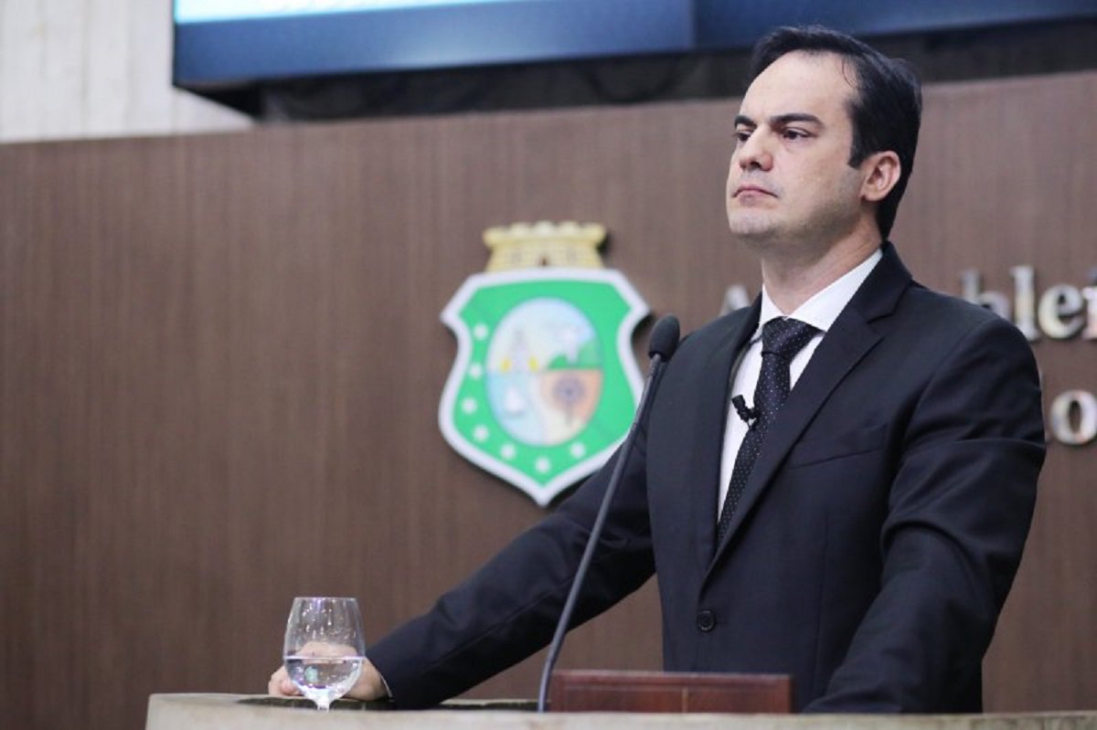 O deputado estadual Capitão Wagner (PR) voltou a cobrar hoje, em pronunciamento na Assembleia Legislativa, a instalação da CPI do narcotráfico. Em tom mais moderado, o deputado salientou a importância da discussão do tema, com responsabilidade, sem "jogar" a culpa do problema somente na polícia, ou somente no Governo do Estado (Foto: Fatima 247) O deputado estadual Capitão Wagner (PR) voltou a cobrar hoje, em pronunciamento na Assembleia Legislativa, a instalação da CPI do narcotráfico. Em tom mais moderado, o deputado salientou a importância da discussão do tema, com responsabilidade, sem "jogar" a culpa do problema somente na polícia, ou somente no Governo do Estado